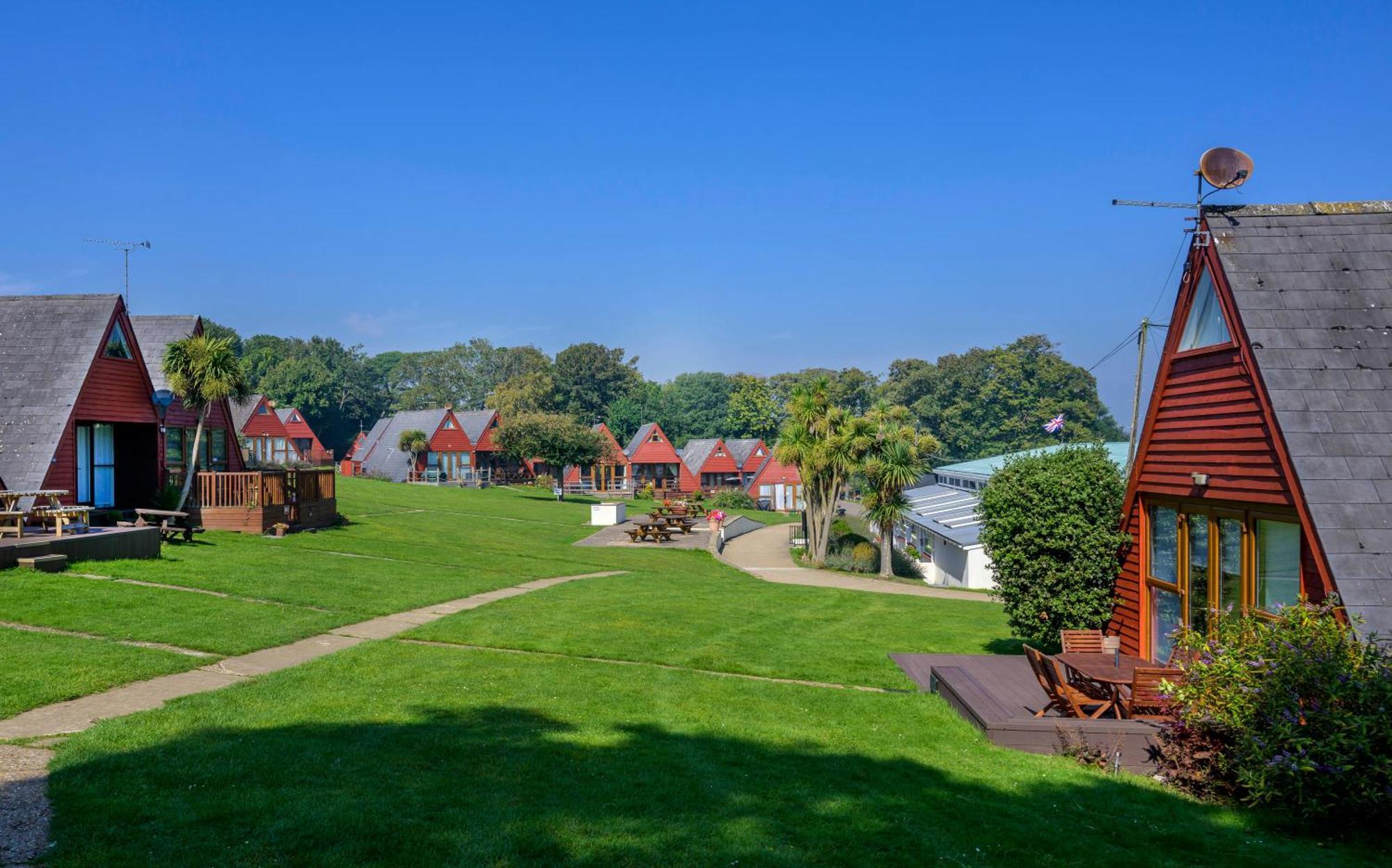 Escape To A Clifftop Chalet With Pool And Tennis Onsite - 1A Kingsdown Holiday Park Bagian luar foto
