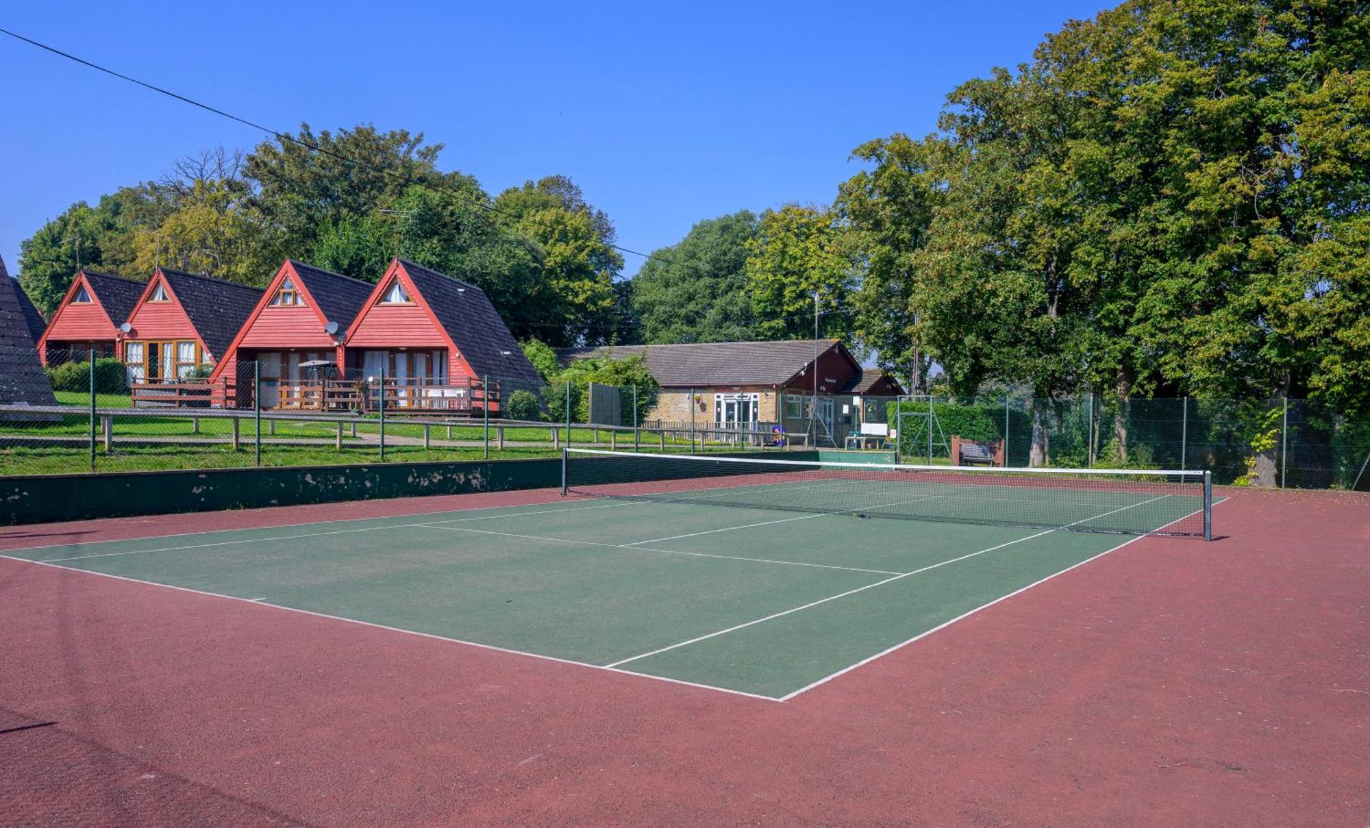 Escape To A Clifftop Chalet With Pool And Tennis Onsite - 1A Kingsdown Holiday Park Bagian luar foto