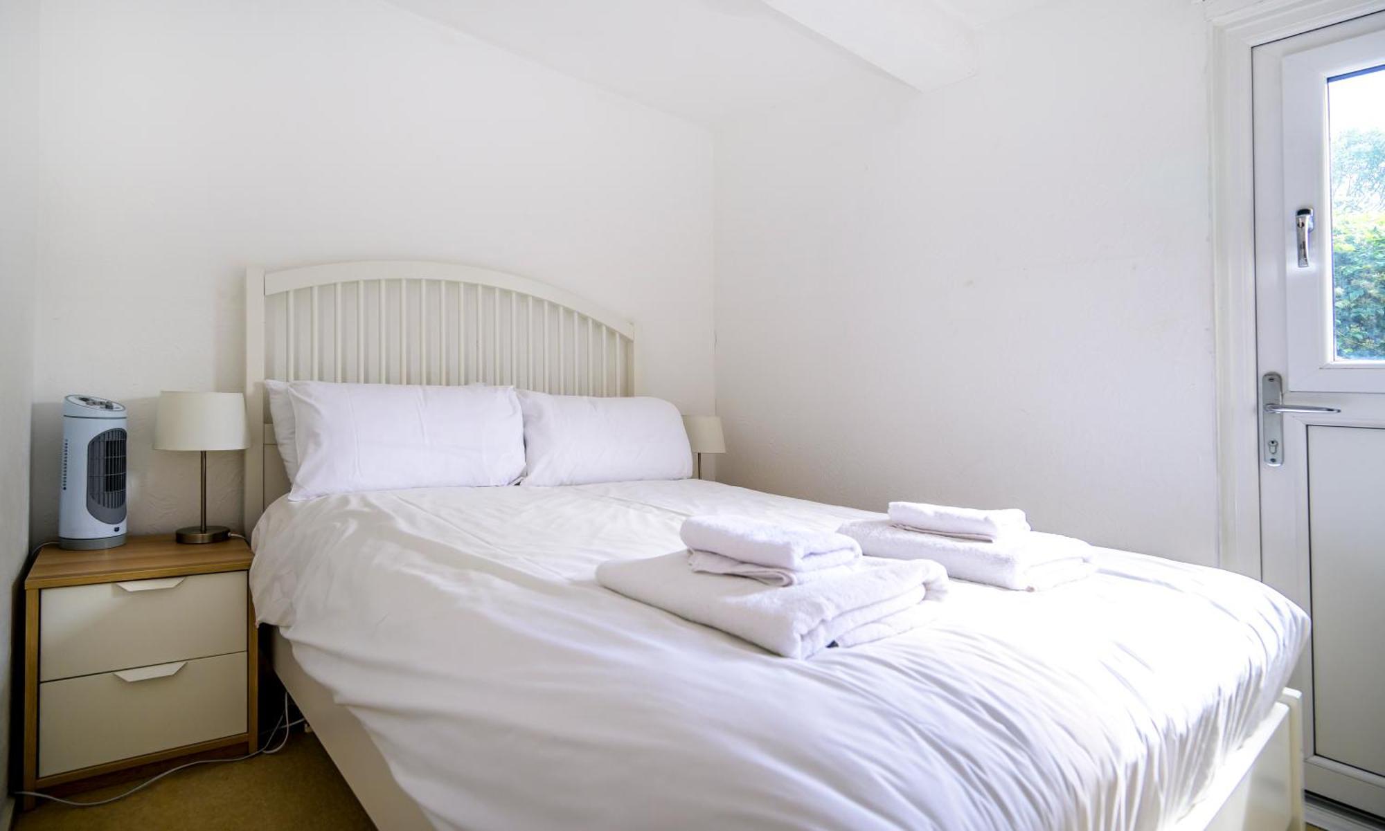 Escape To A Clifftop Chalet With Pool And Tennis Onsite - 1A Kingsdown Holiday Park Bagian luar foto