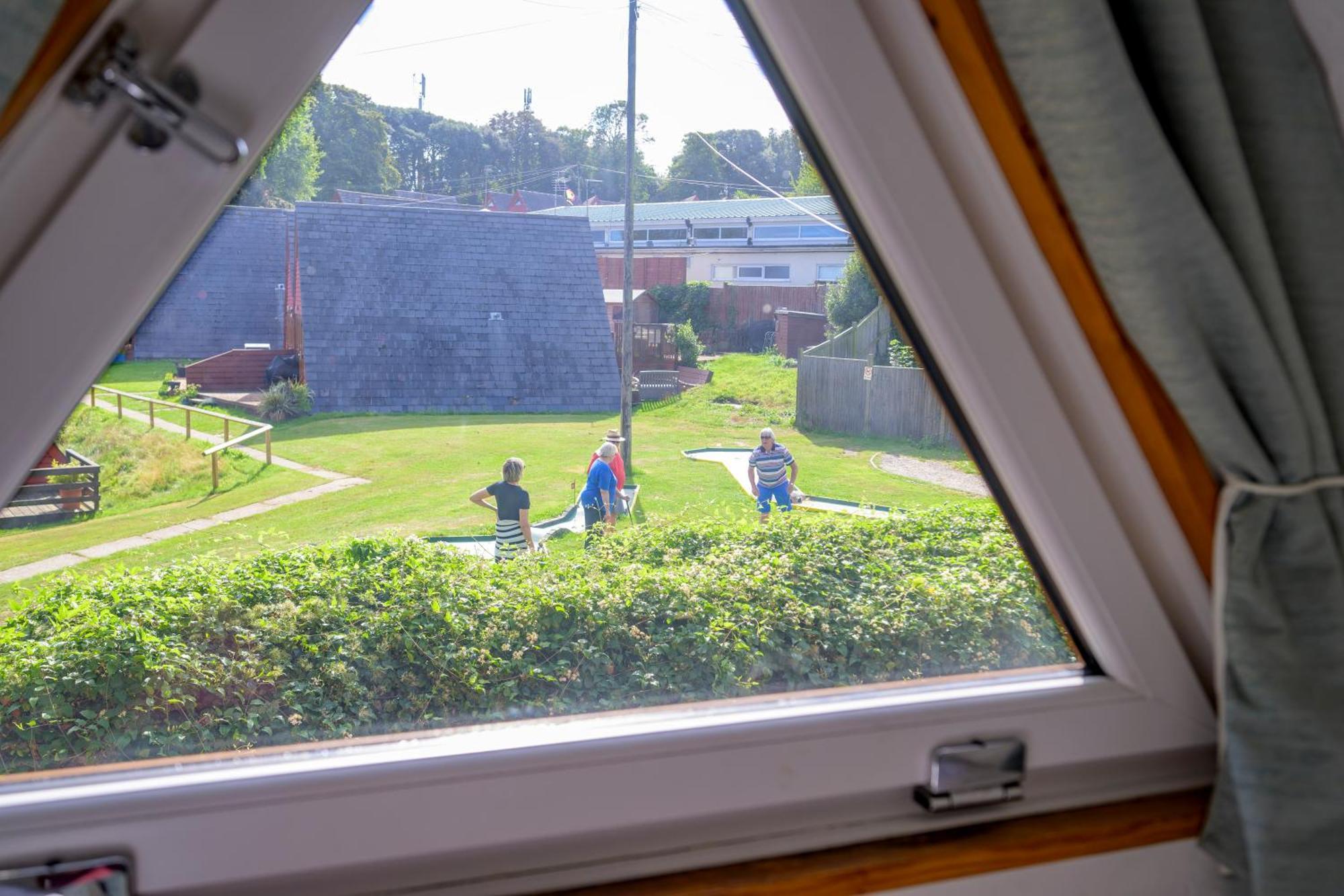 Escape To A Clifftop Chalet With Pool And Tennis Onsite - 1A Kingsdown Holiday Park Bagian luar foto